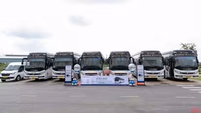 Loan Sáng Bus-Front Image