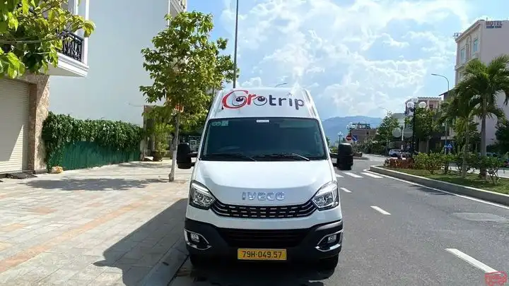 Gorotrip Limousine VIP Bus Front Image