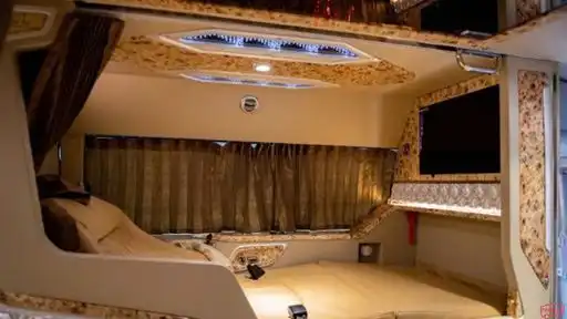 Luxury Van Limousine Bus Front Image
