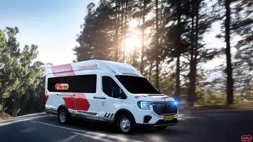 Hoàng Phú Limousine Bus Front Image