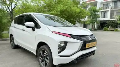 HUE HAPPY TRAVEL Bus-Side Image