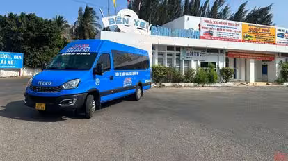 DVP Express Bus-Side Image
