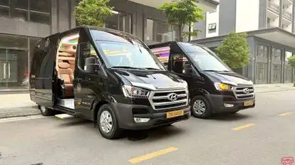 Việt Luxury Travel Bus-Front Image
