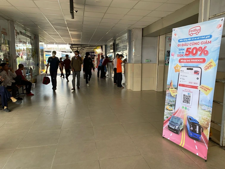 Đặt vé xe khách Bến xe Miền Tây redBus