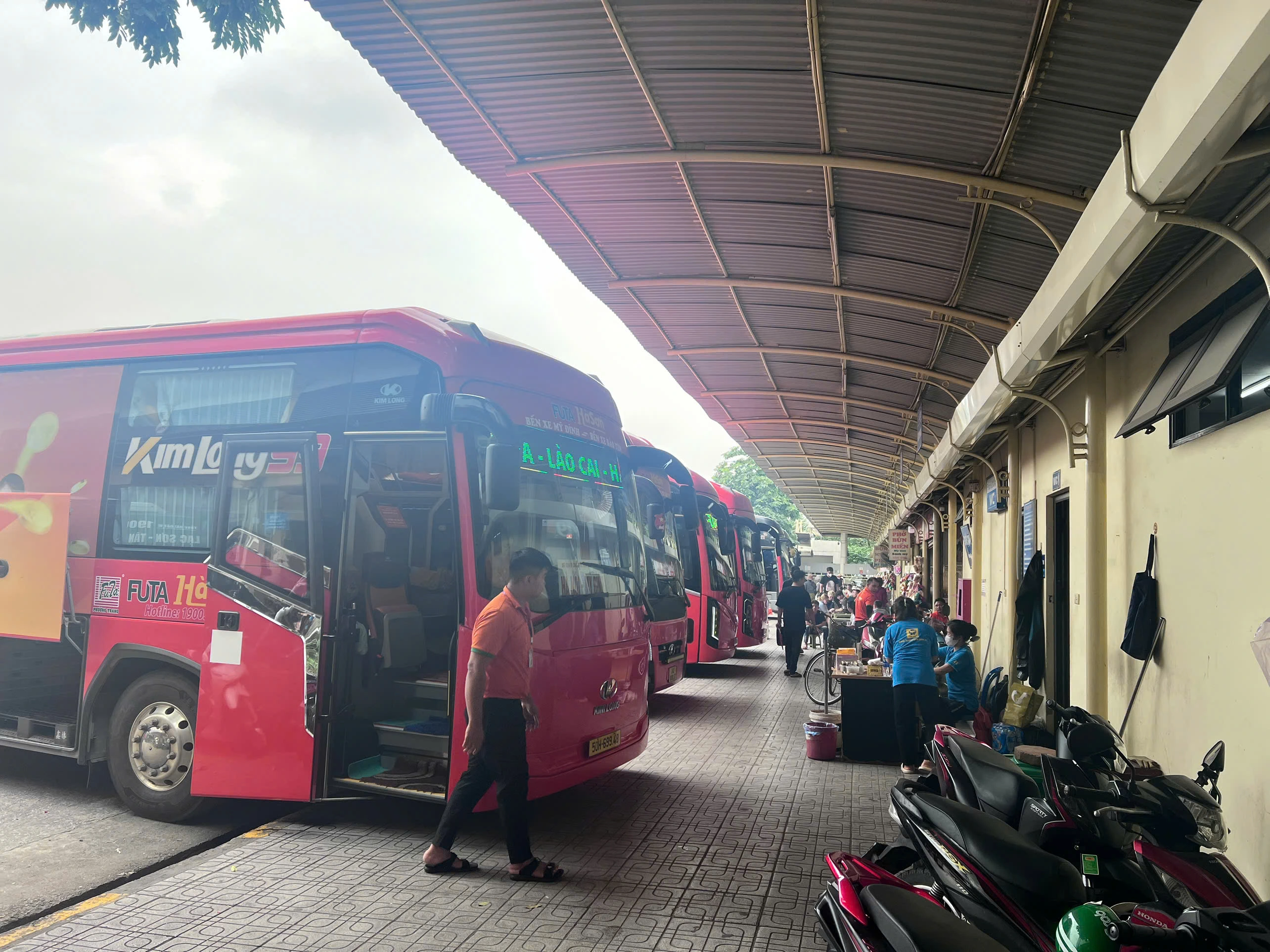 Xe khách ở Nuoc Ngam