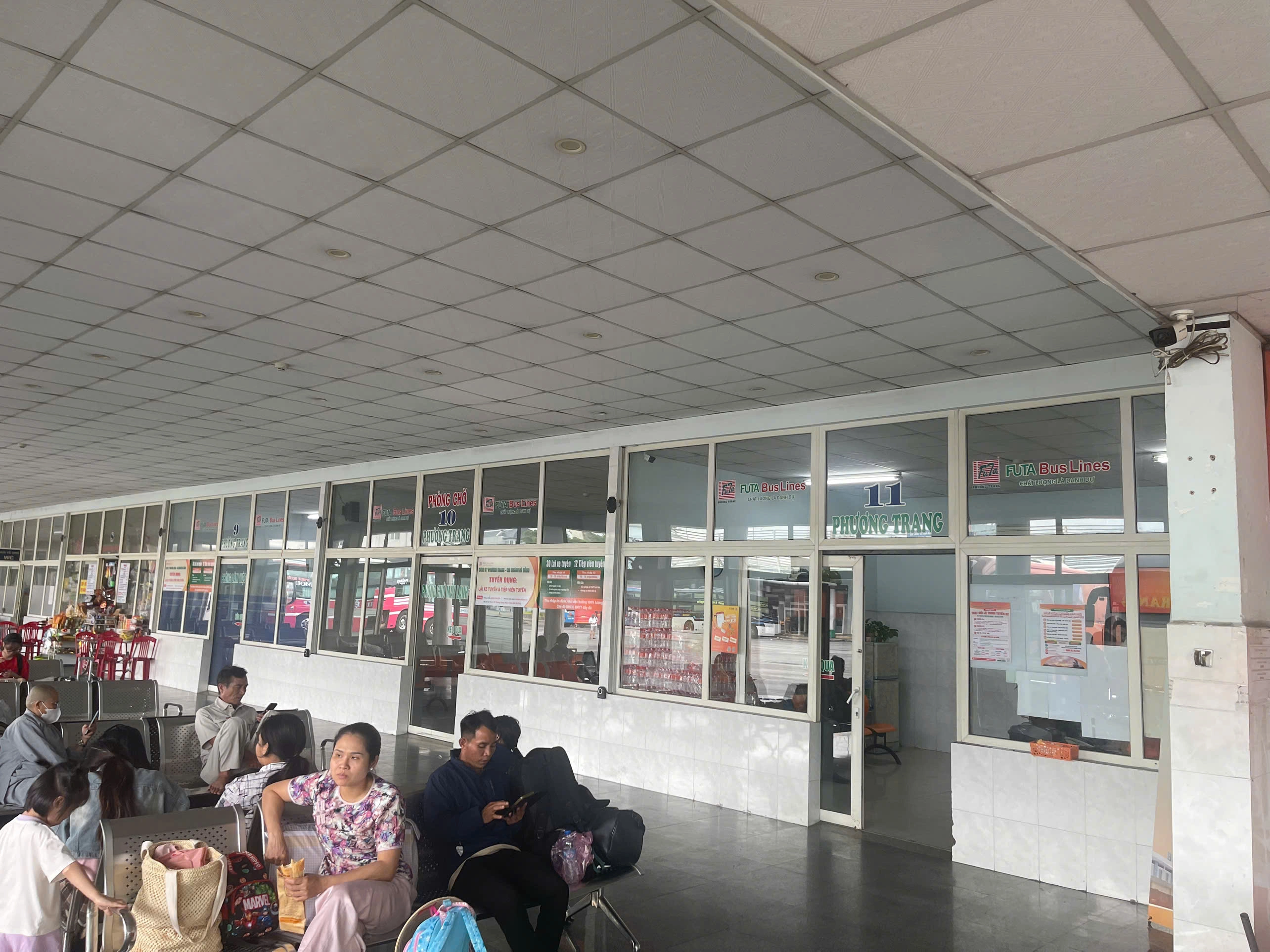 Điểm khách hàng chờ lên xe khách