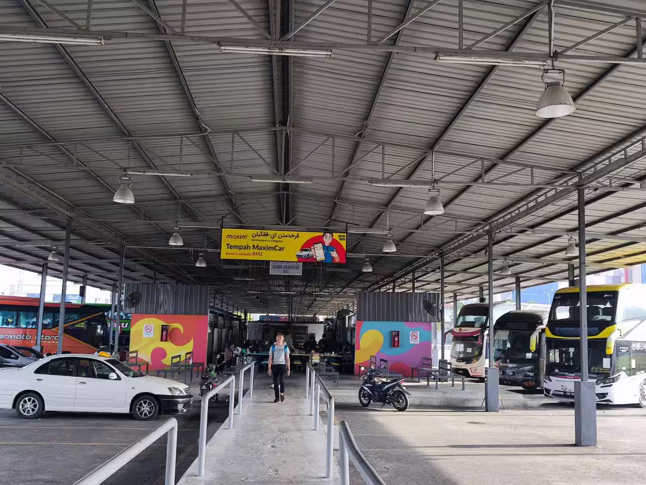 Laluan Tengah Ke Tandas, Surau, Food Court Kota Bharu Terminal