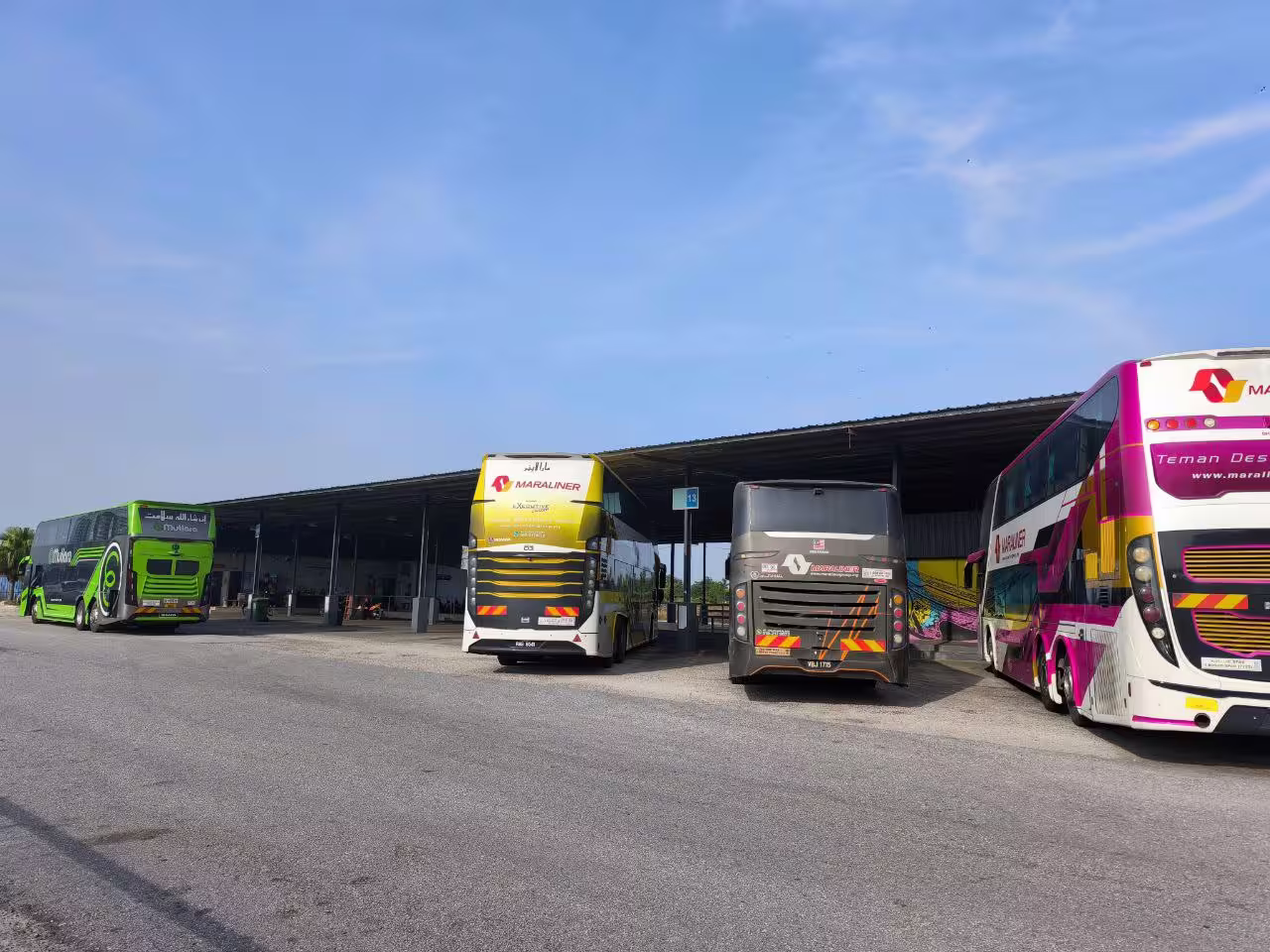 Parking Bas (Hadapan)