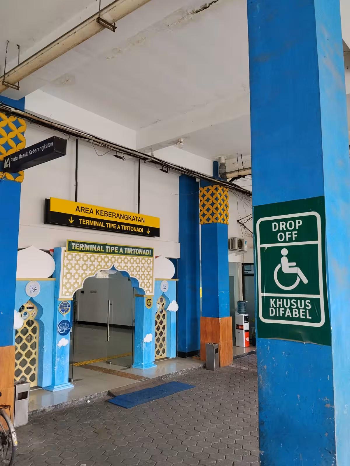 Interior   Disabled Access Boarding Zone